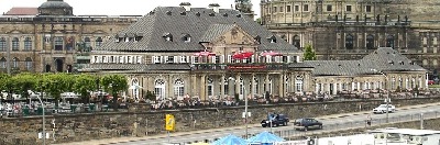 das"italiensche Dörfchen im Hintergrund die Semper -Gemälde Galerie/